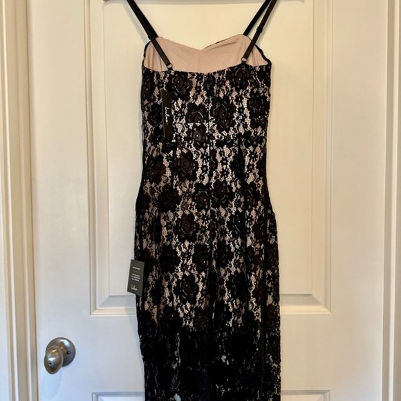 *NWT* (XS) Lulu's Alluring Beauty Black and Beige Lace Bodycon Midi Dress - Picture 5 of 7